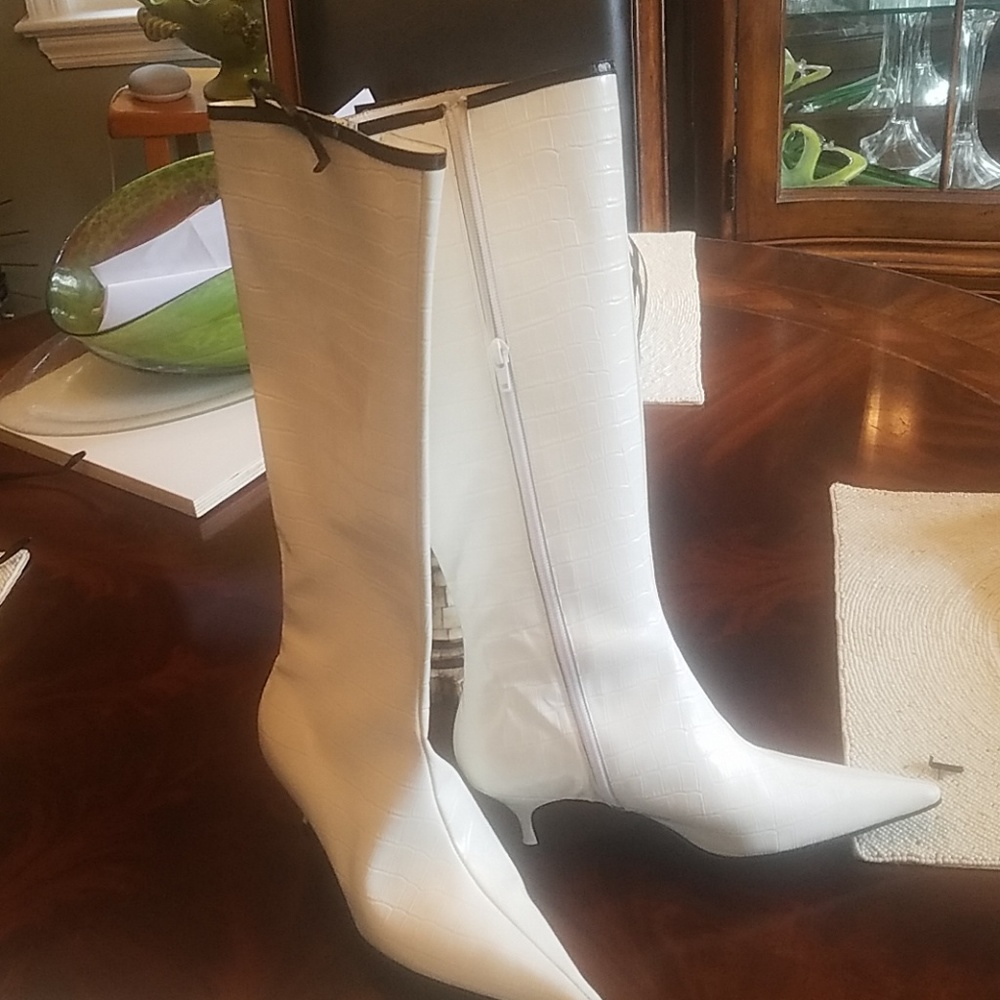 Italian leather Ladirs boots never worn